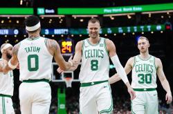 波尔津吉斯狂砍绝杀战胜分，刷新队史纪录迎来新赛季高光！的简单介绍